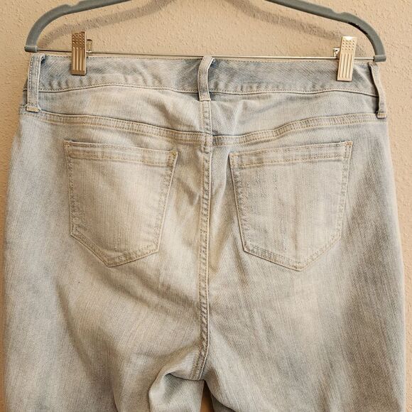 Torrid Distressed Boyfriend Jeans Light Wash Ripped Denim Size 12 Regular - Picture 9 of 12